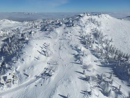 Z dnem 24. maj 2023 dvosedežnica Šimnovec preneha obratovati in prične se gradnja nove šestsedežnice na Veliko planino (2)